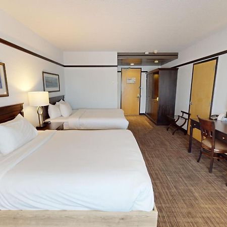 Hotel Le Montagnais Chicoutimi Екстериор снимка