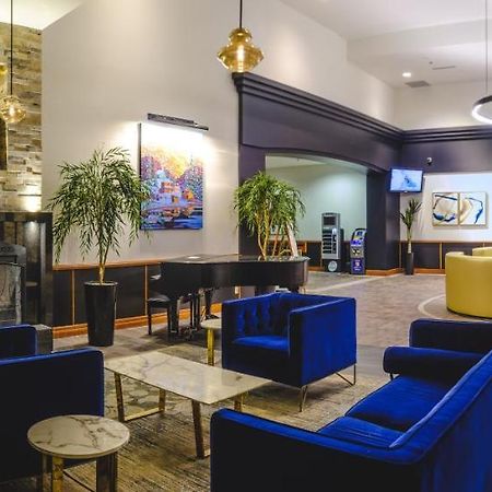 Hotel Le Montagnais Chicoutimi Екстериор снимка