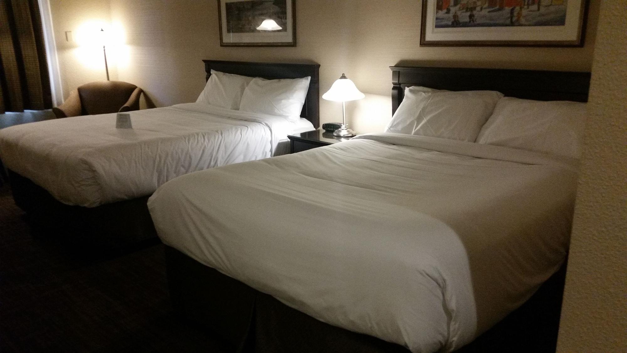 Hotel Le Montagnais Chicoutimi Екстериор снимка