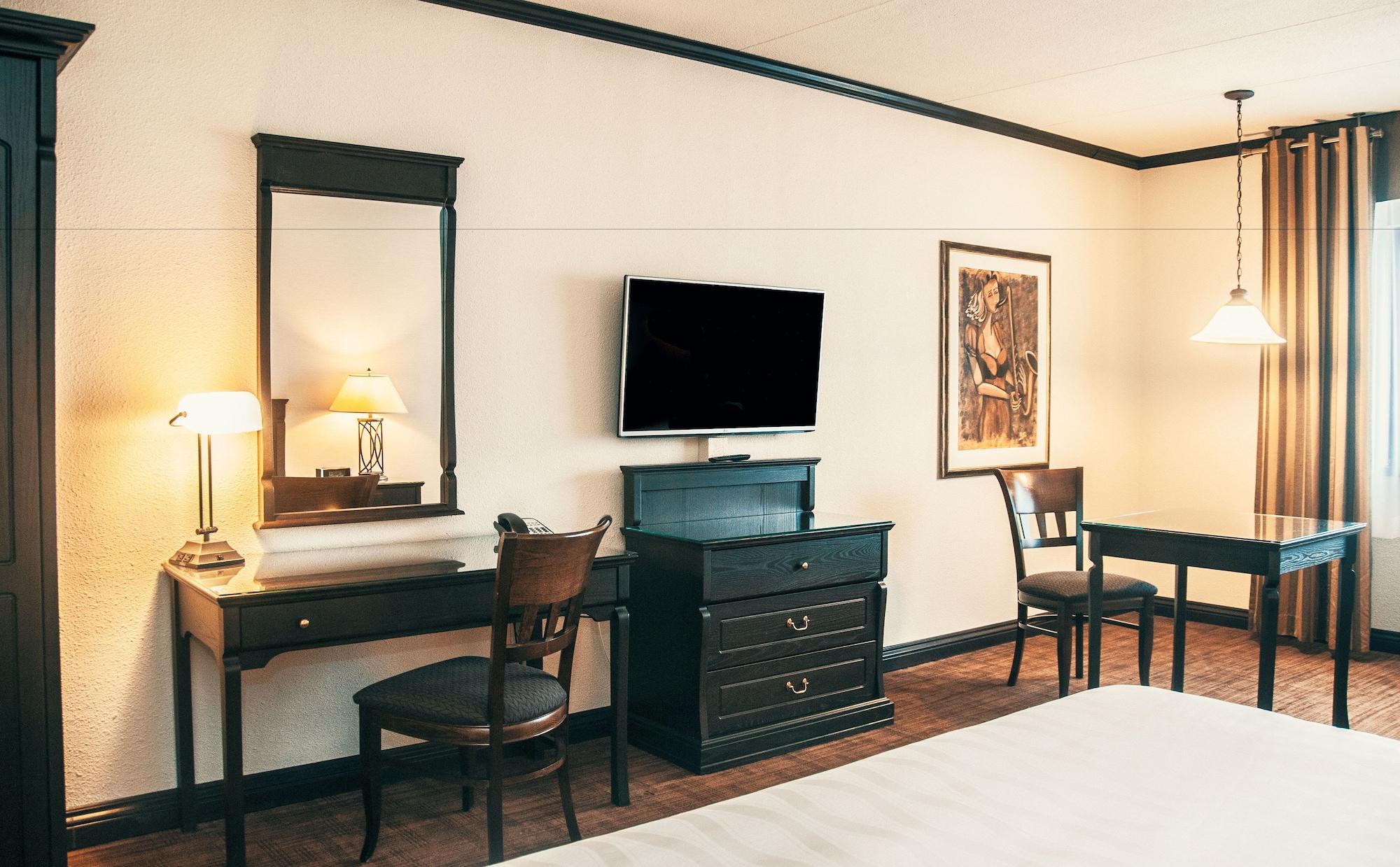 Hotel Le Montagnais Chicoutimi Екстериор снимка