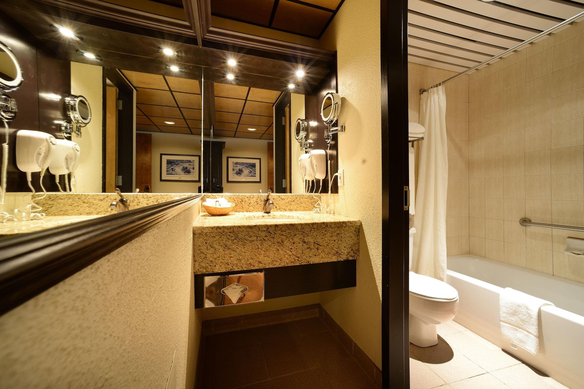 Hotel Le Montagnais Chicoutimi Екстериор снимка