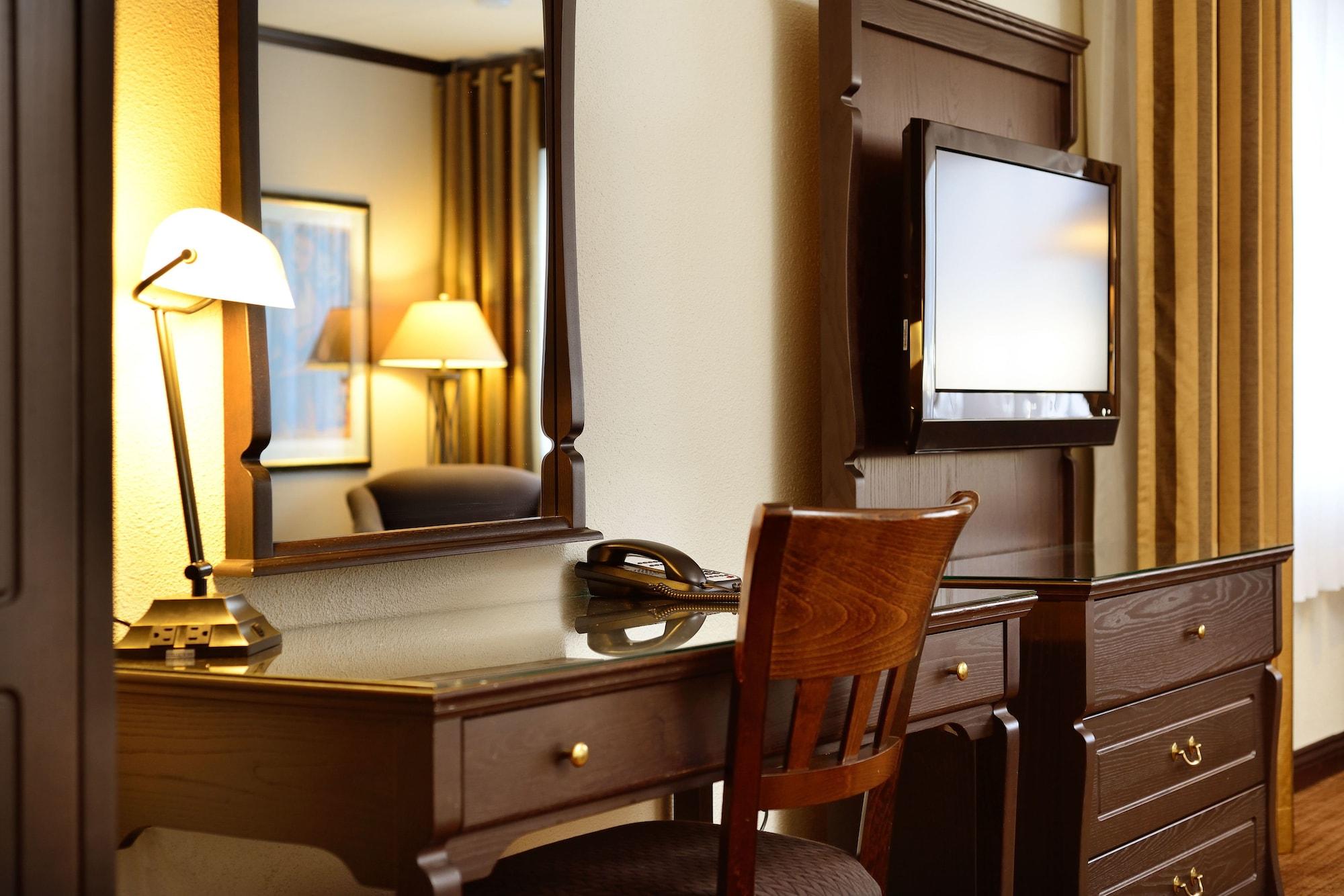 Hotel Le Montagnais Chicoutimi Екстериор снимка