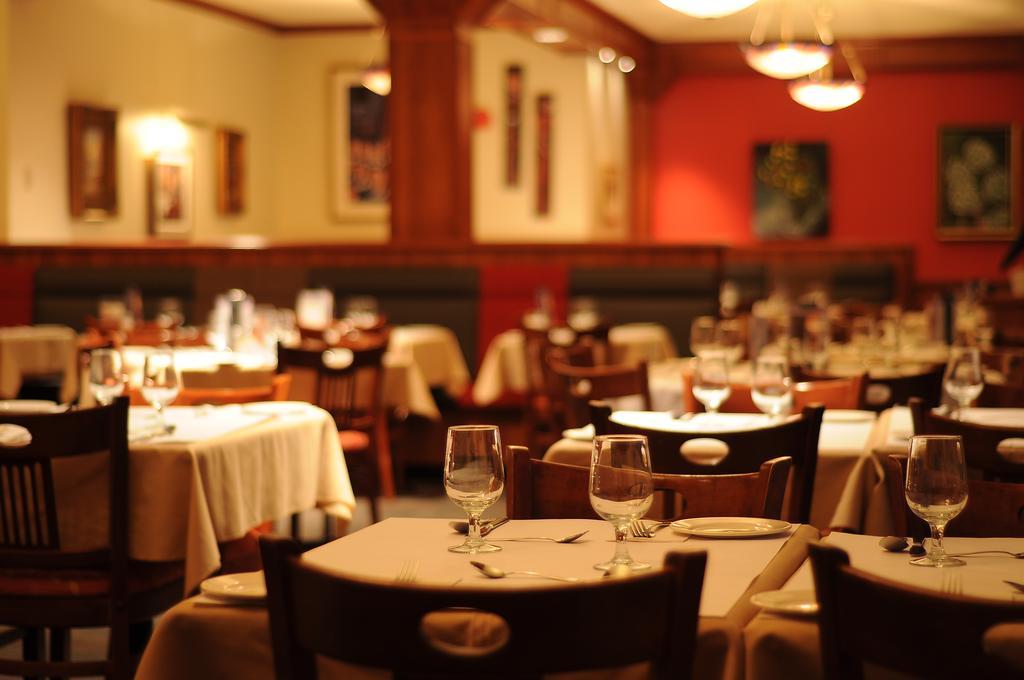 Hotel Le Montagnais Chicoutimi Екстериор снимка