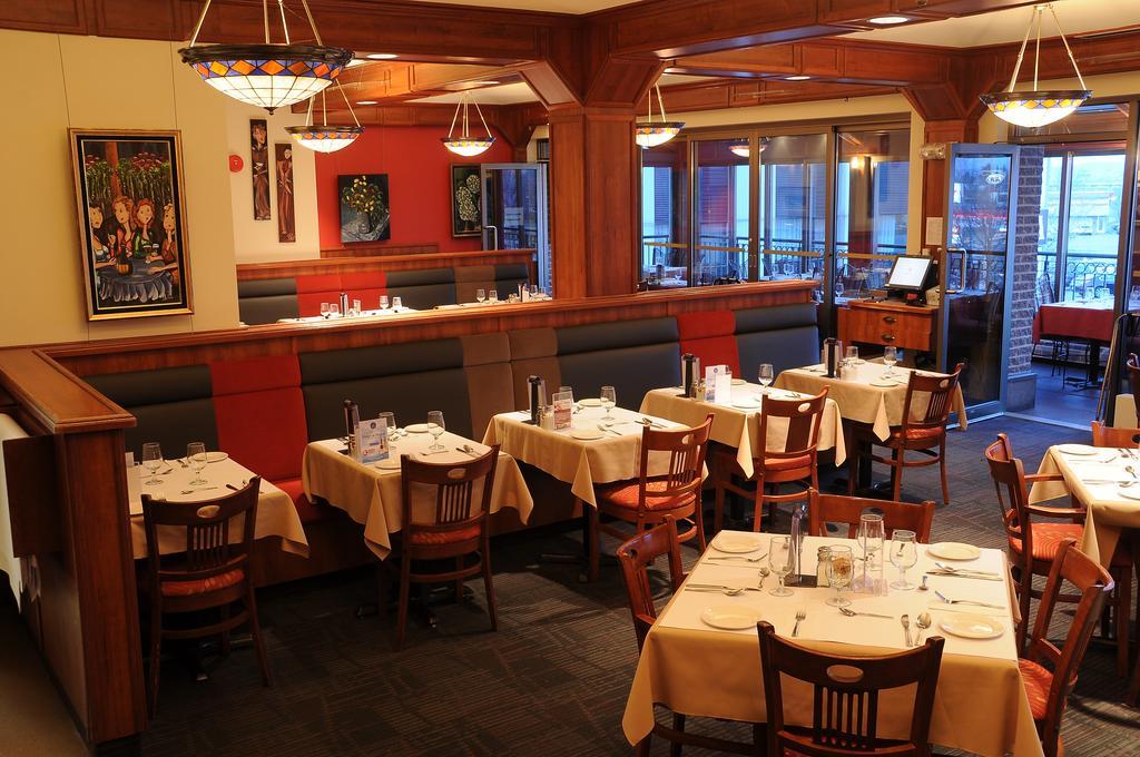 Hotel Le Montagnais Chicoutimi Екстериор снимка