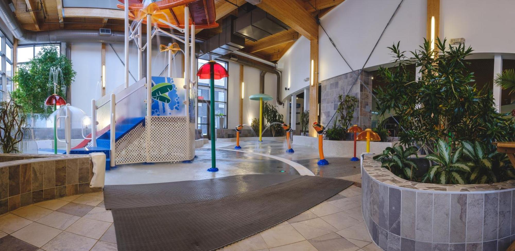 Hotel Le Montagnais Chicoutimi Екстериор снимка