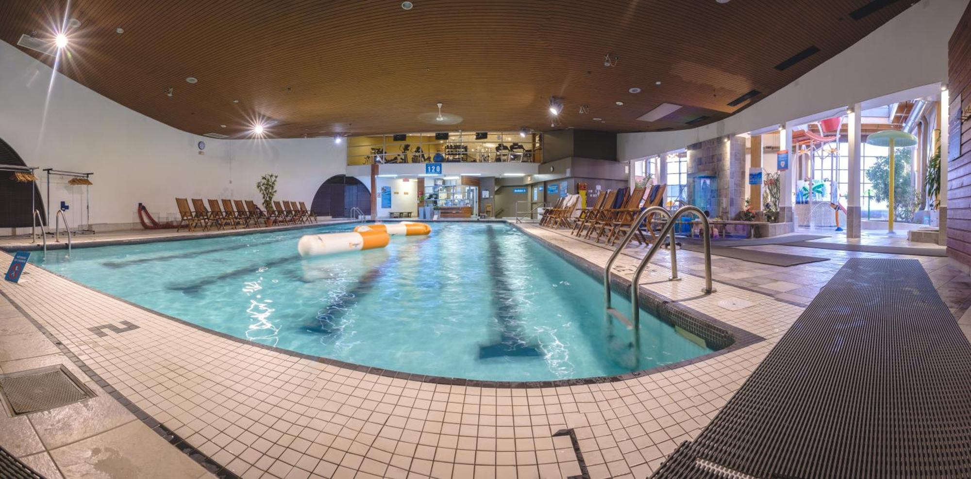 Hotel Le Montagnais Chicoutimi Екстериор снимка