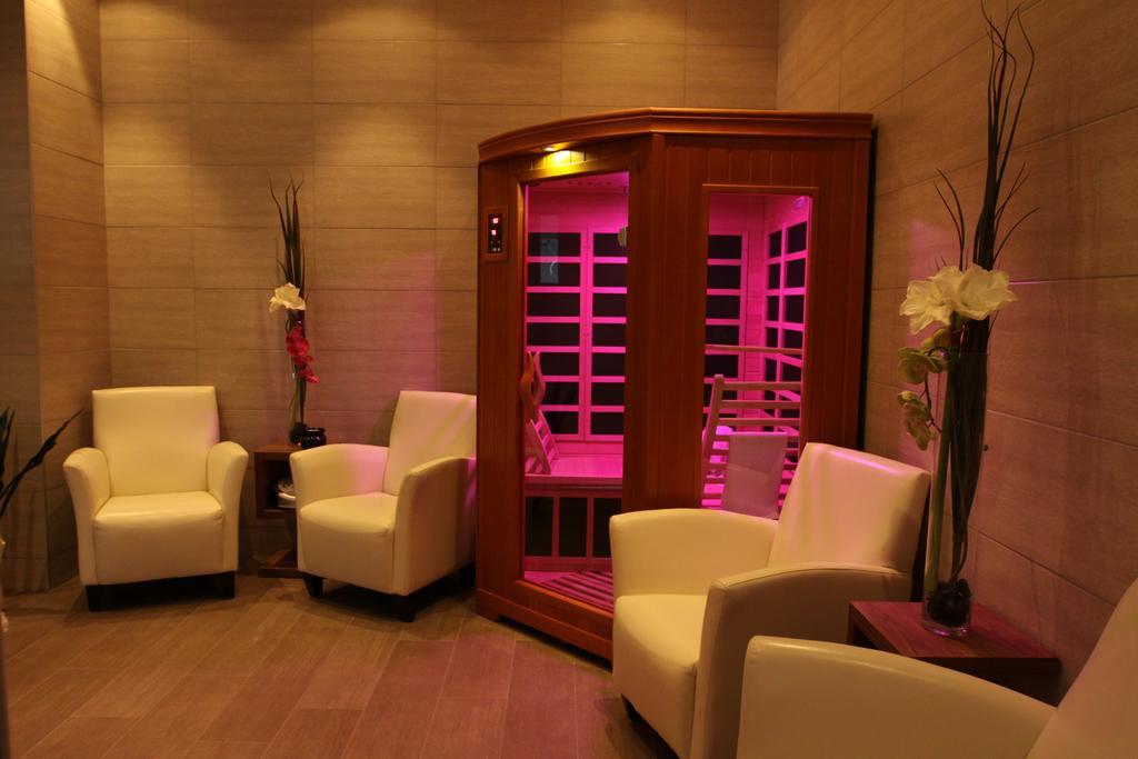 Hotel Le Montagnais Chicoutimi Екстериор снимка