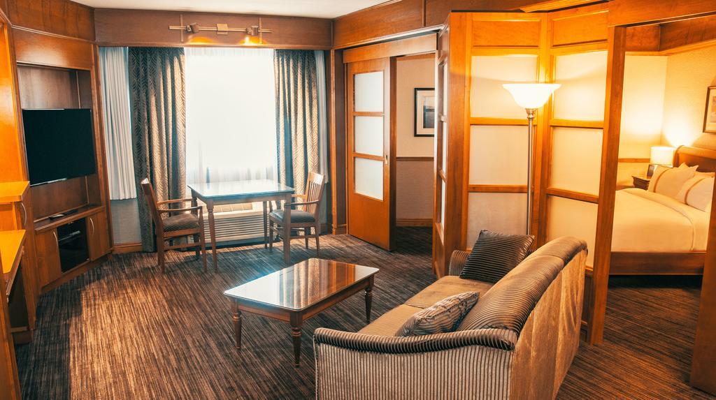 Hotel Le Montagnais Chicoutimi Екстериор снимка
