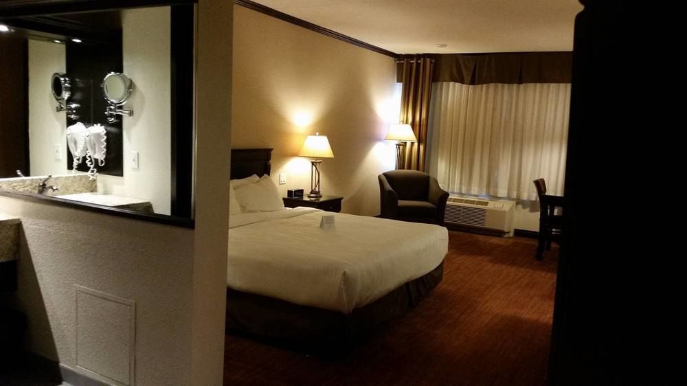 Hotel Le Montagnais Chicoutimi Екстериор снимка