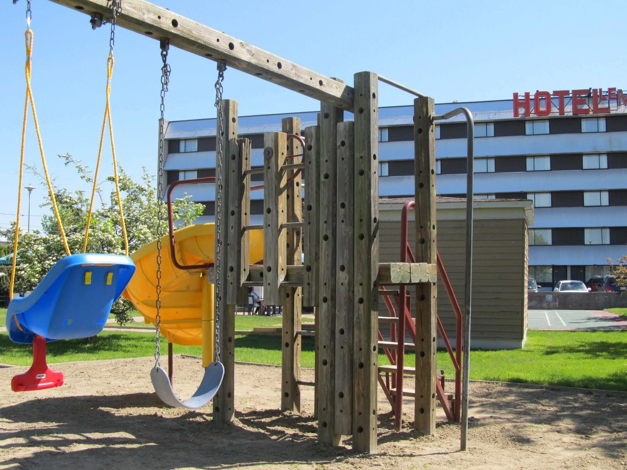 Hotel Le Montagnais Chicoutimi Екстериор снимка