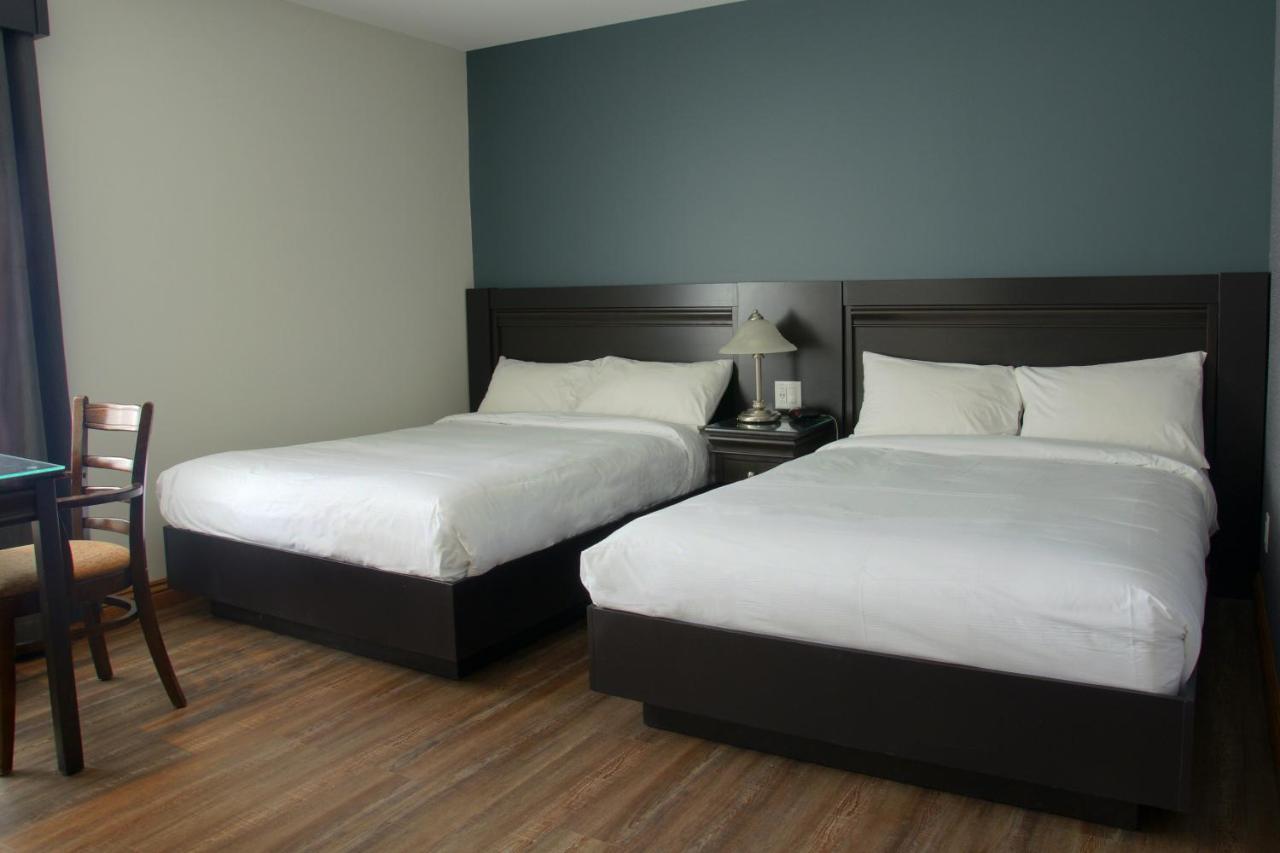 Hotel Le Montagnais Chicoutimi Екстериор снимка