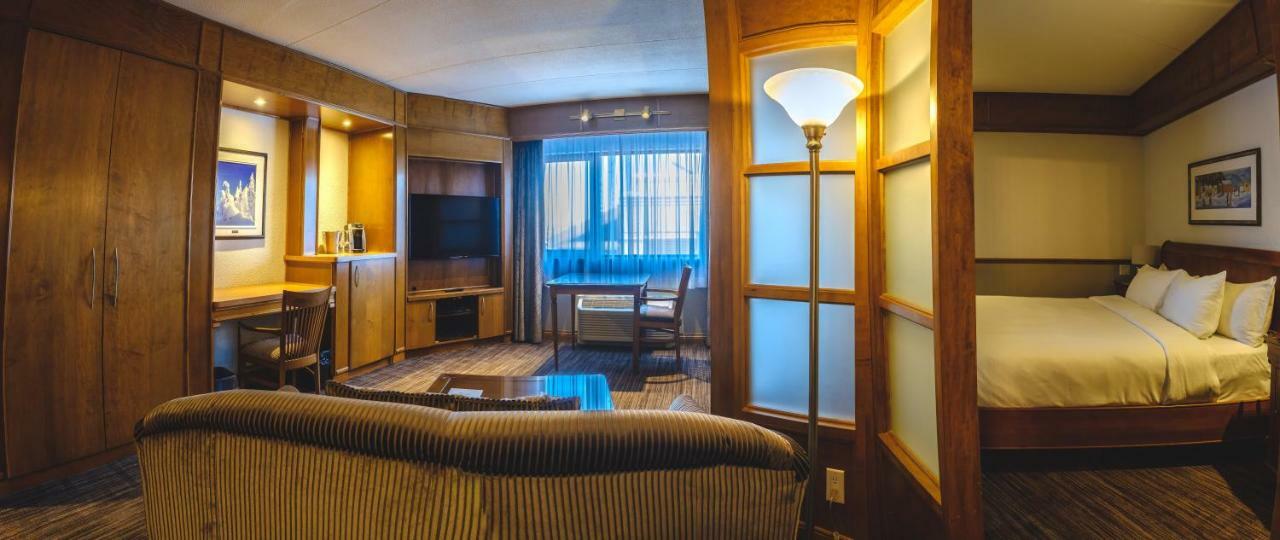 Hotel Le Montagnais Chicoutimi Екстериор снимка
