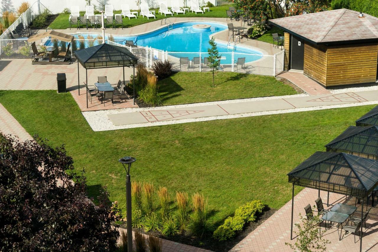 Hotel Le Montagnais Chicoutimi Екстериор снимка