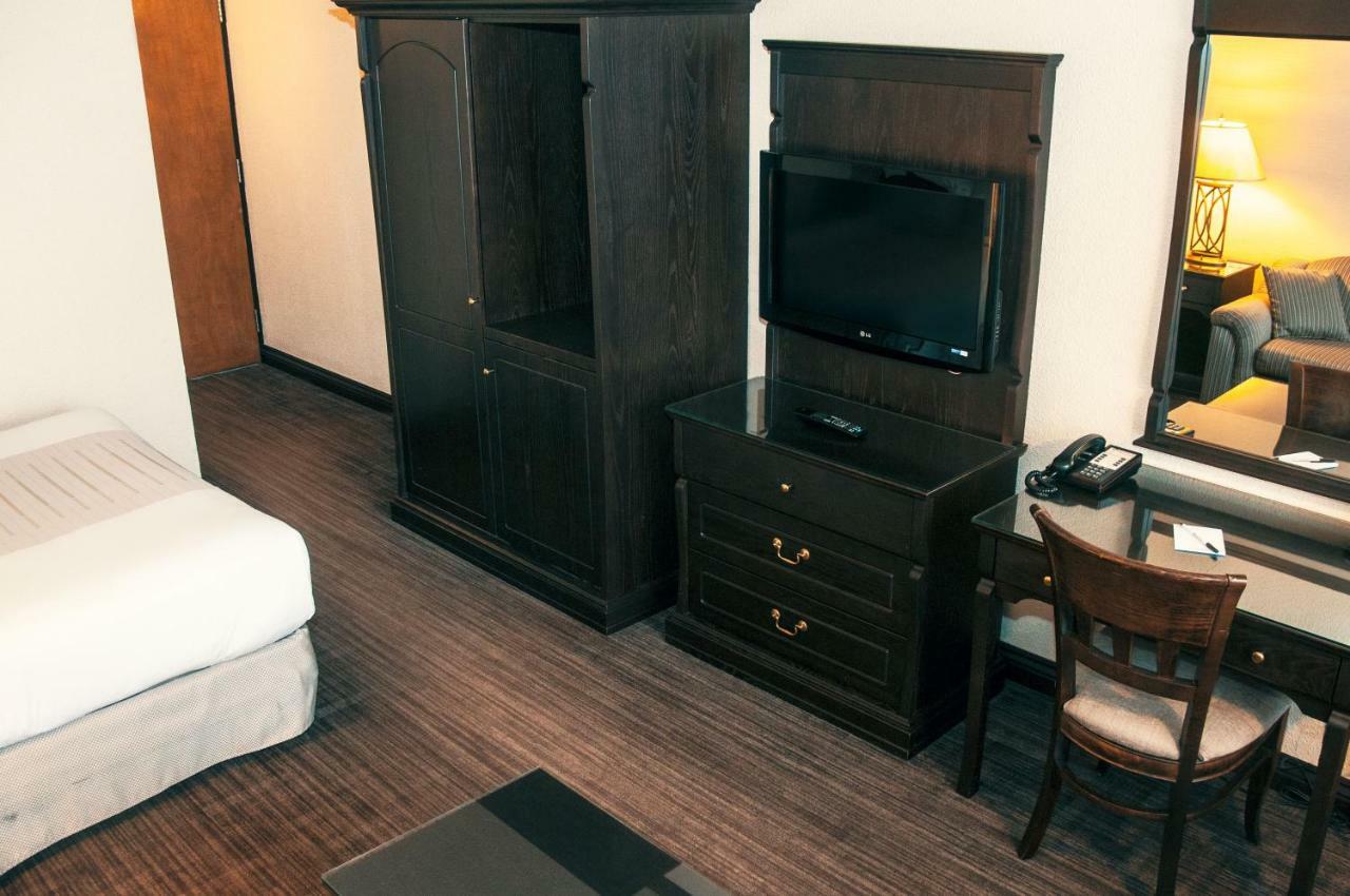 Hotel Le Montagnais Chicoutimi Екстериор снимка